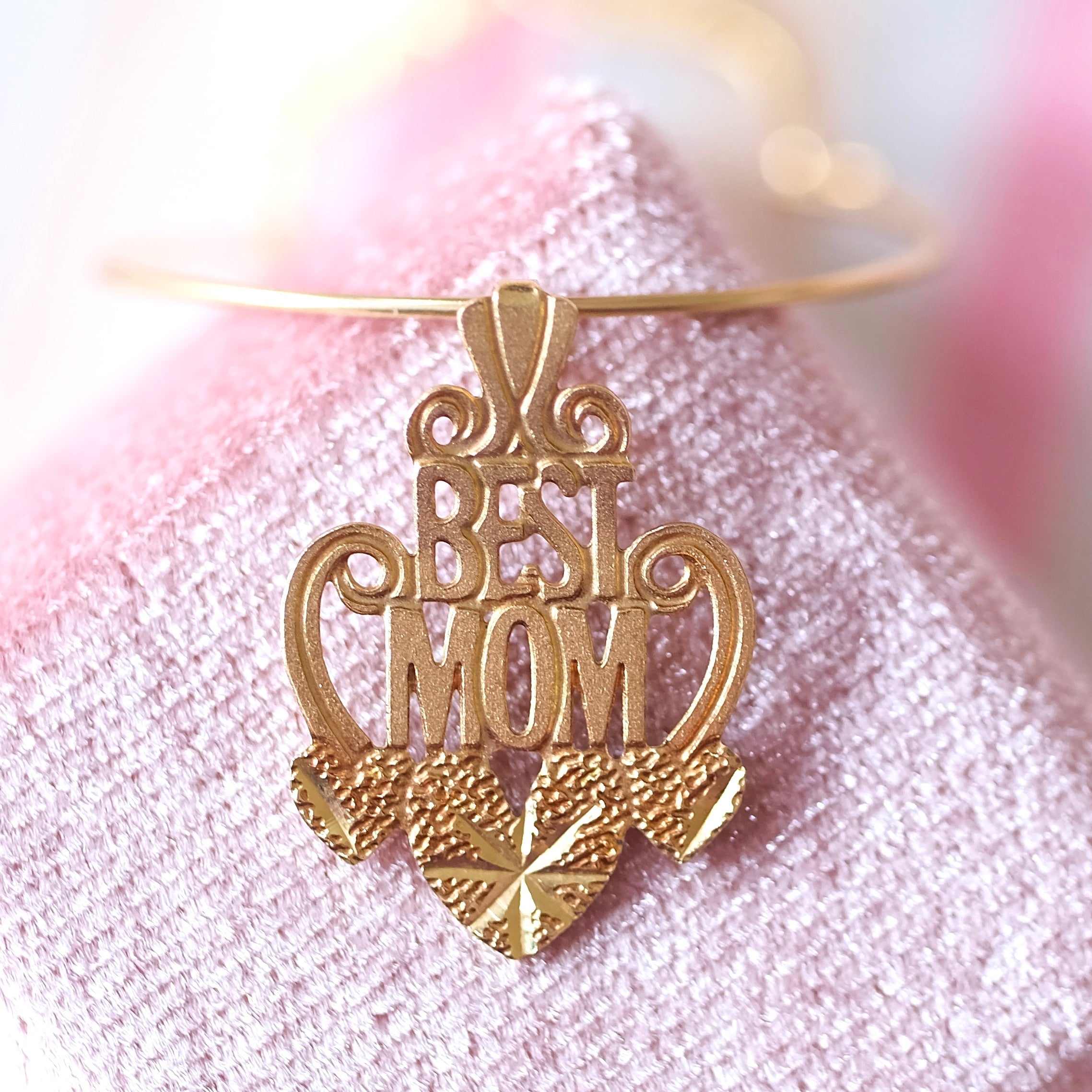 14K Yellow Gold "Best Mom" Pendant