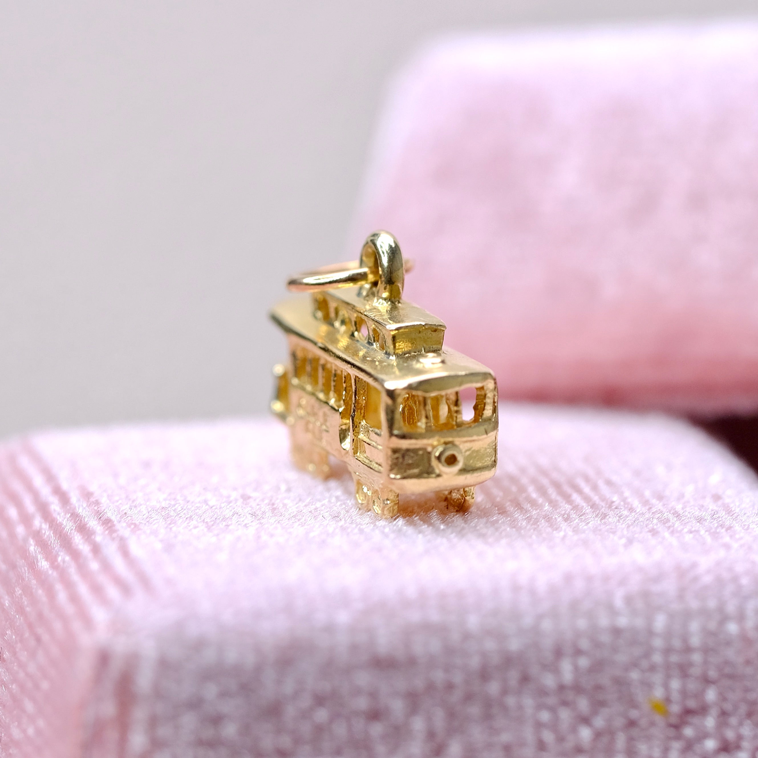 14K Yellow Gold 3D Cable Card Pendant