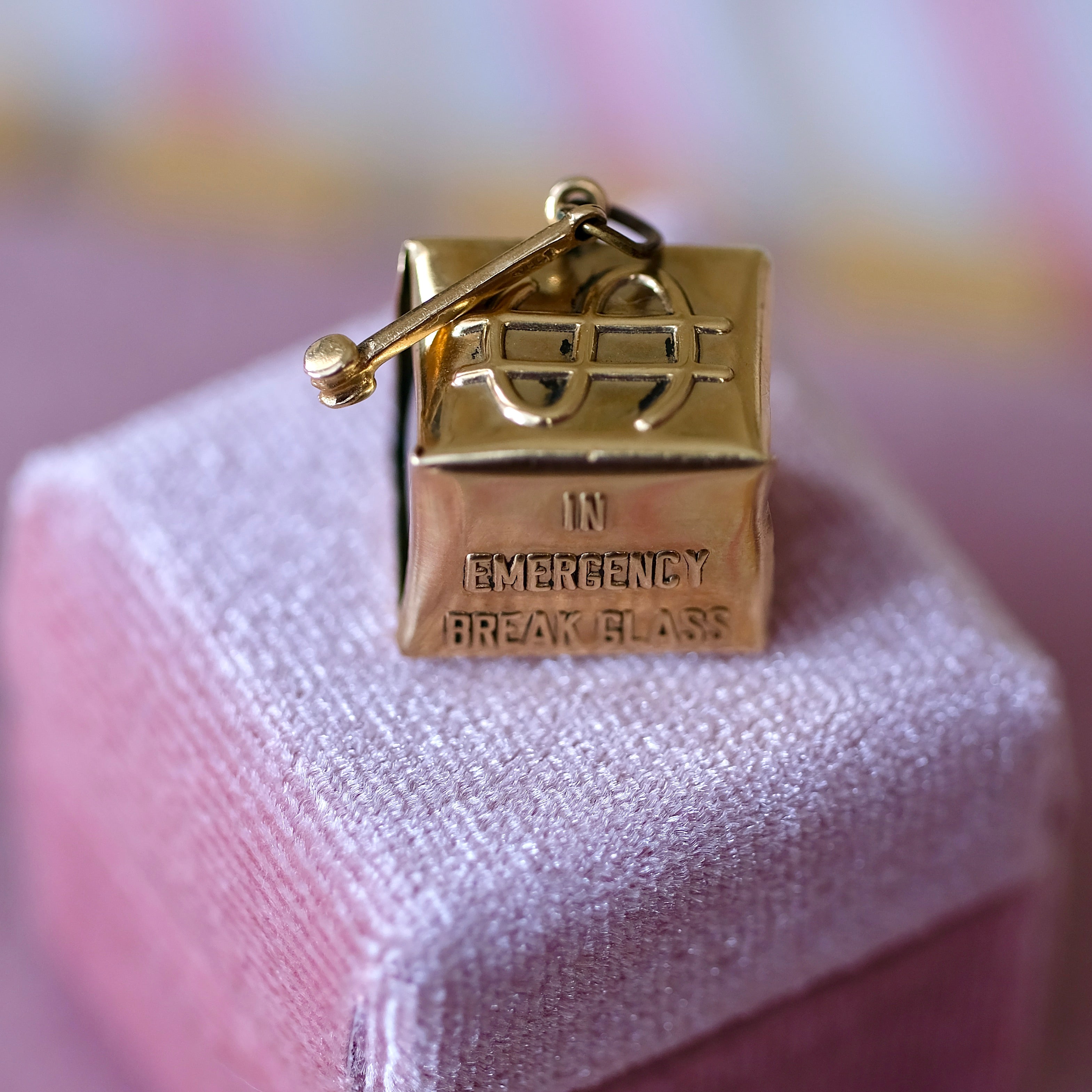 UNIQUE 14K Real Yellow Gold Mad Money Pendant/Charm "Emergency Money"