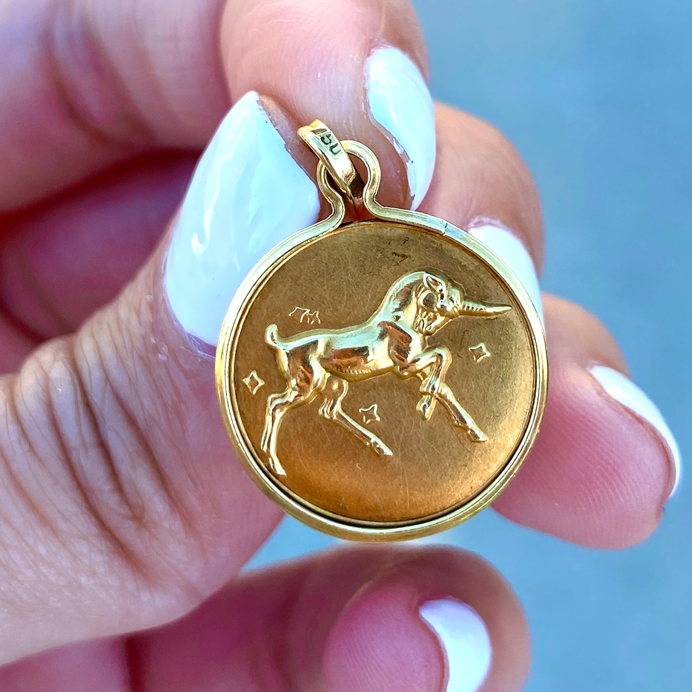 18KY Vintage Unicorn Pendant