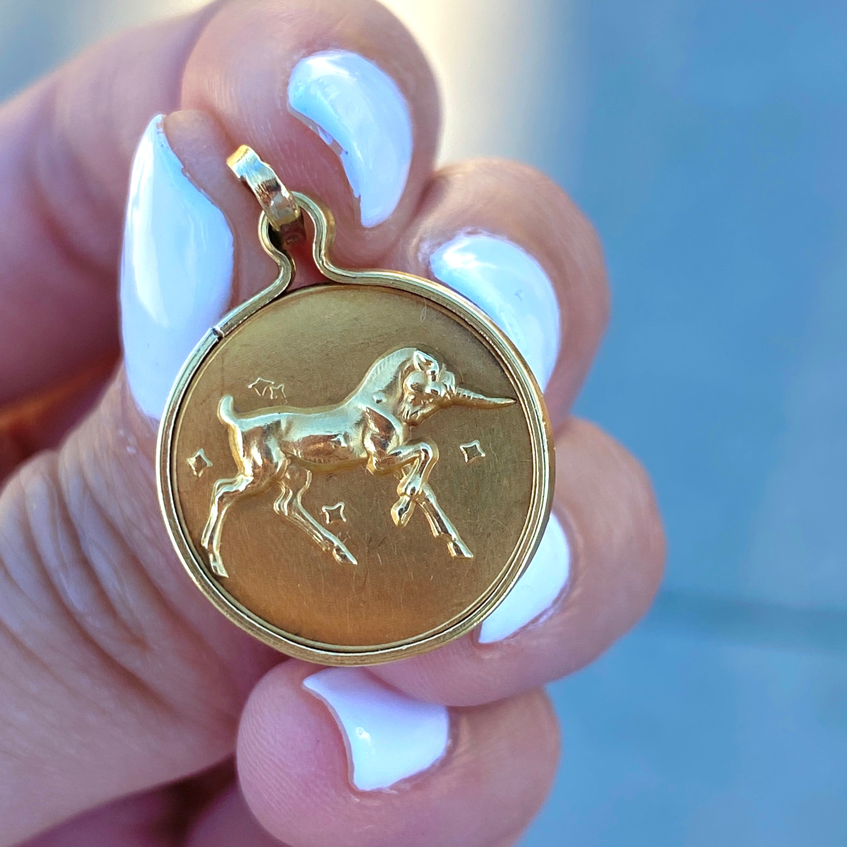 18KY Vintage Unicorn Pendant