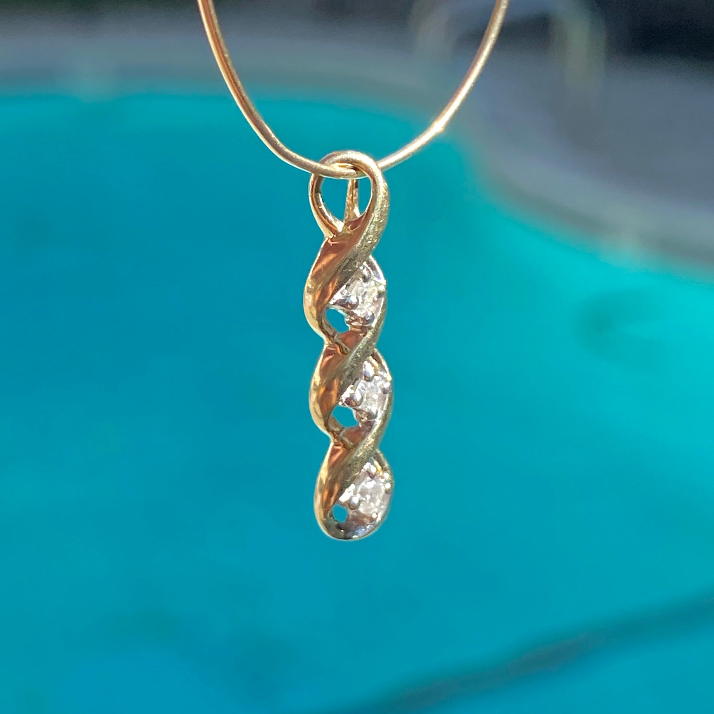 10KY Triple Infinity Pendant