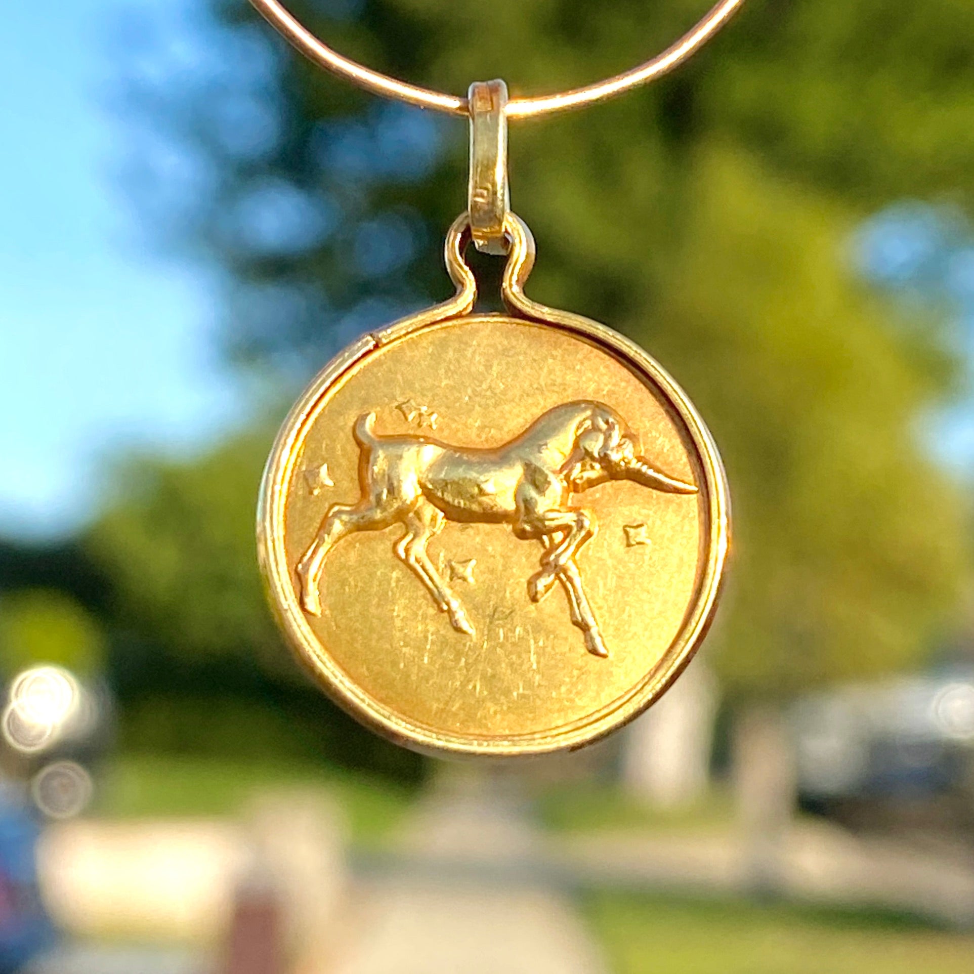 18KY Vintage Unicorn Pendant